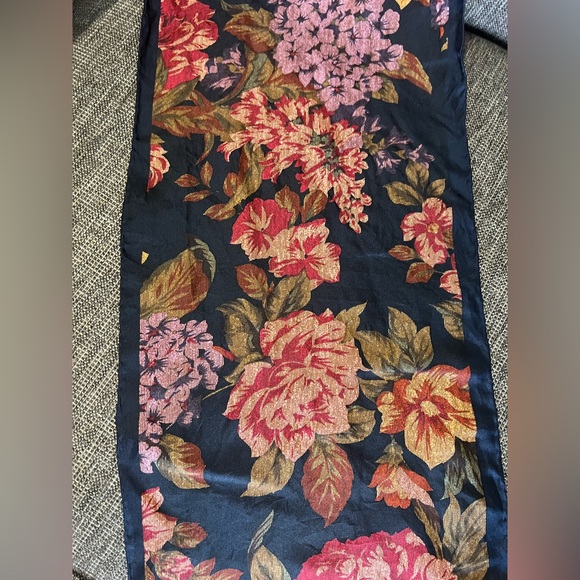 Silk scarf - Picture 4 of 7